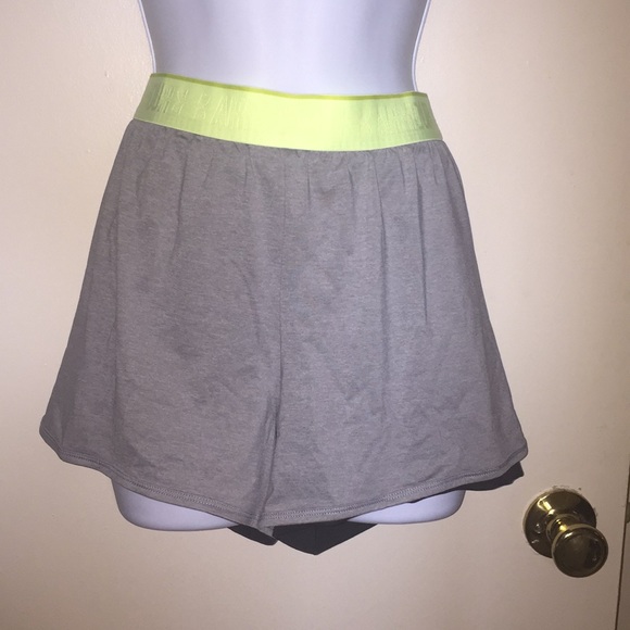 Under Armour 2 in 1 shorty short size extra large - Picture 3 of 8